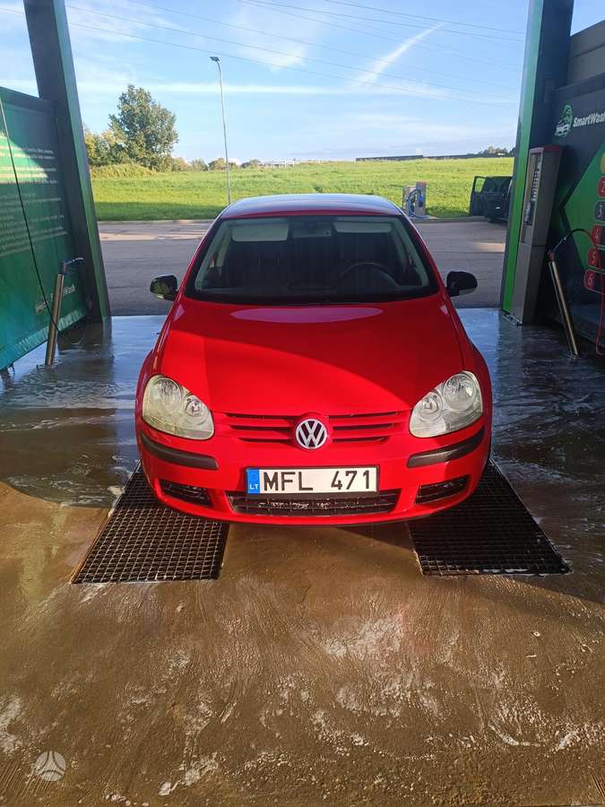 Volkswagen Golf - 1