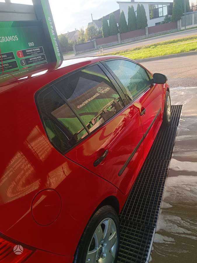 Volkswagen Golf - 5