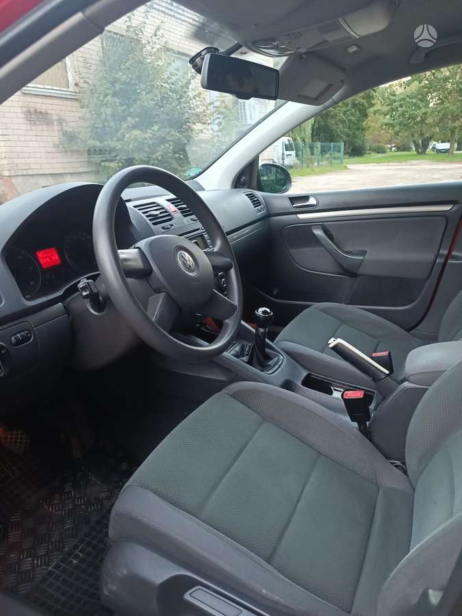 Volkswagen Golf - 6