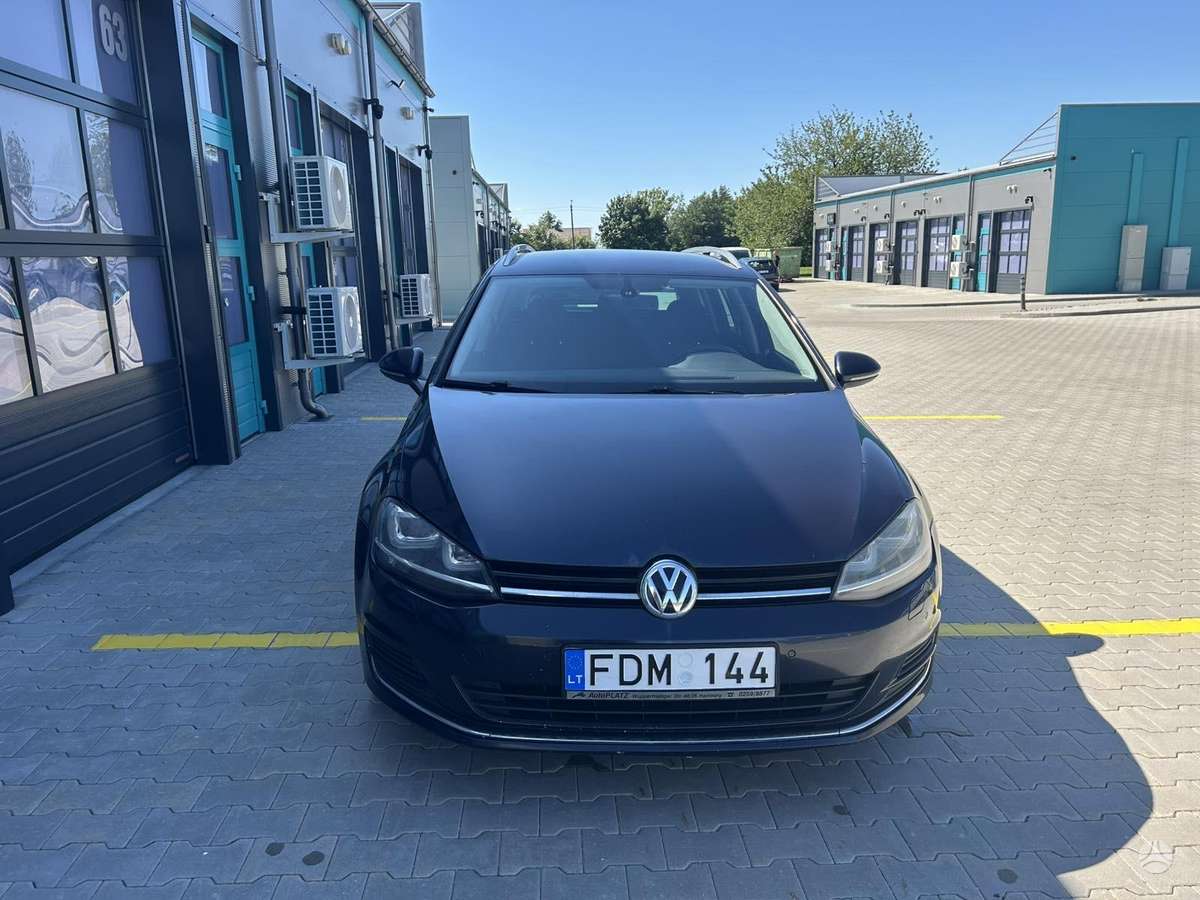 Volkswagen Golf - 1