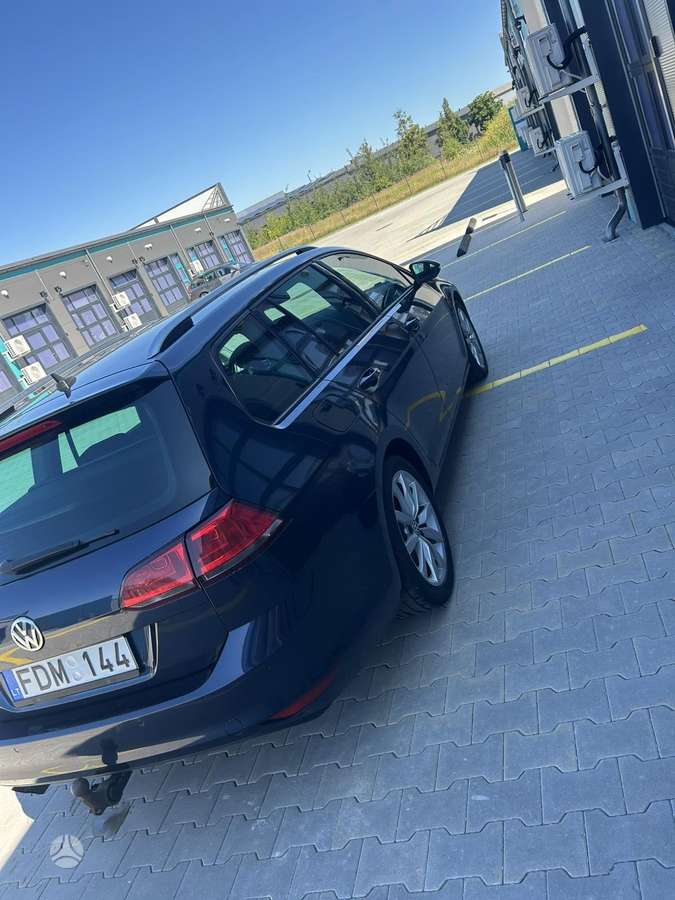 Volkswagen Golf - 10