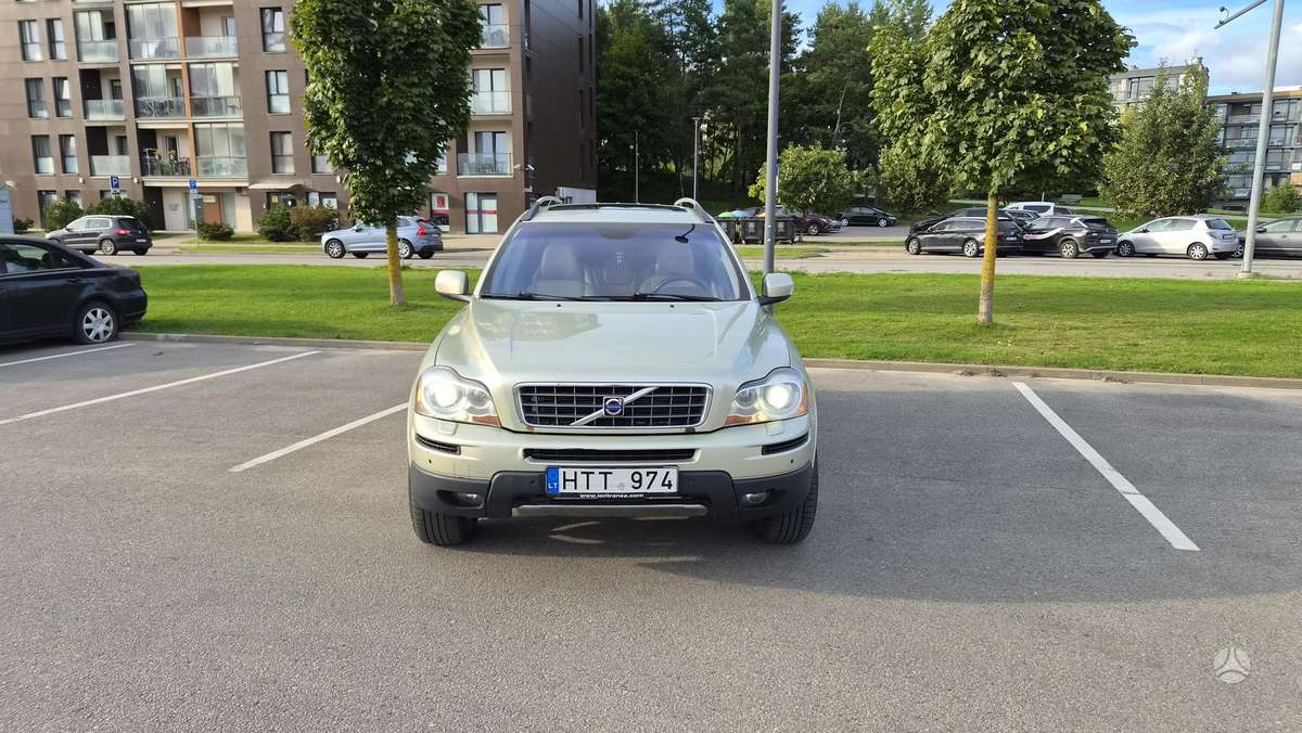 Volvo XC90 - 1