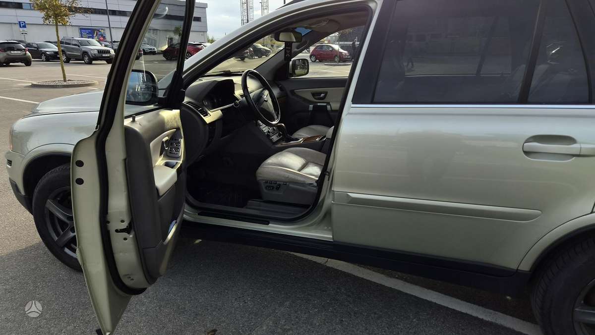 Volvo XC90 - 8