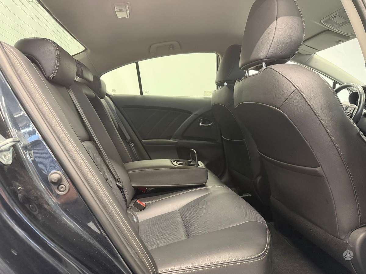 Toyota Avensis - 7