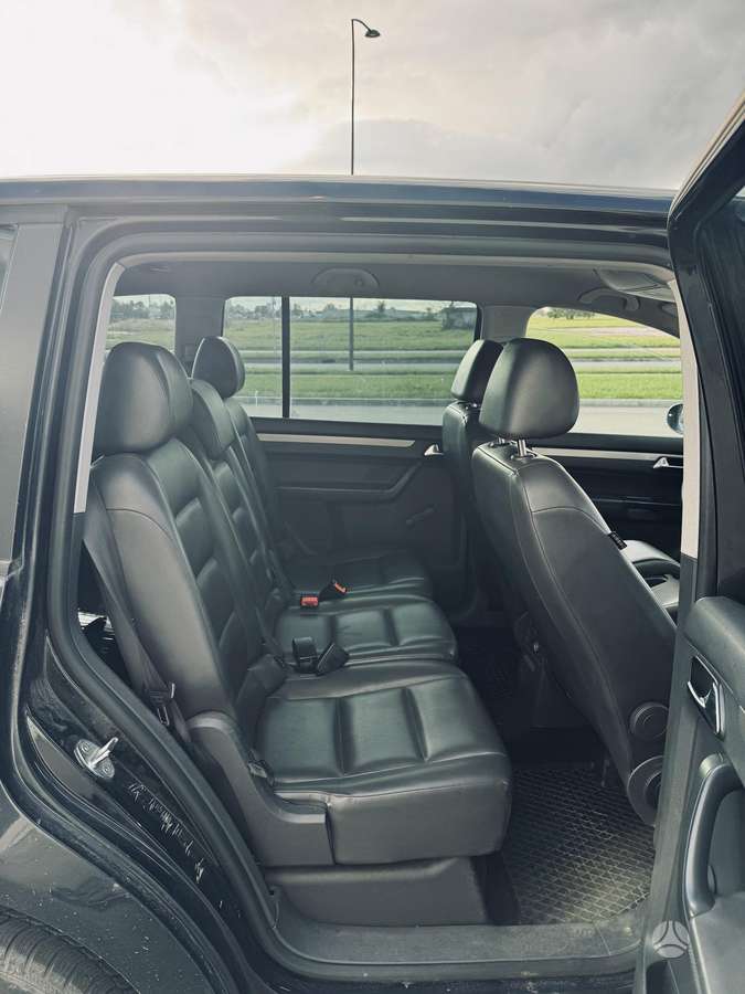 Volkswagen Touran - 8
