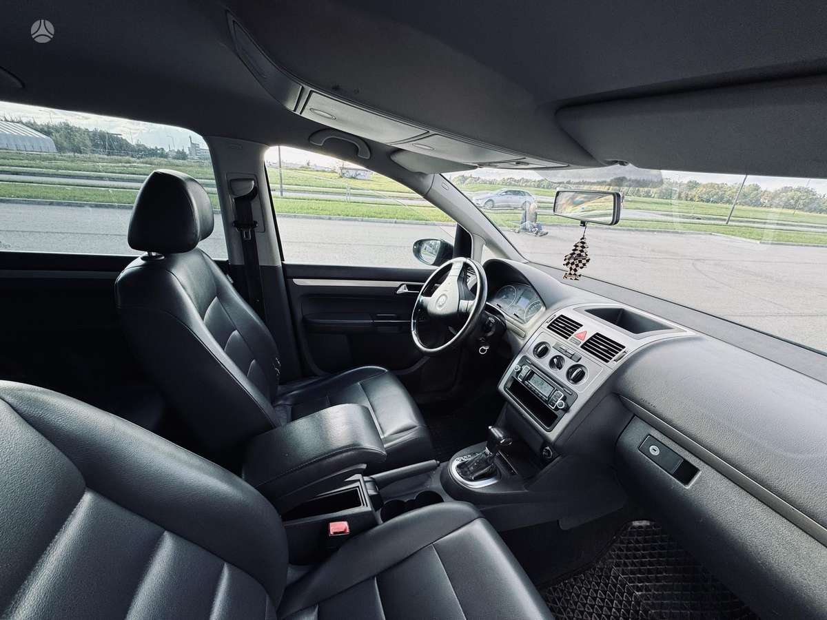 Volkswagen Touran - 9