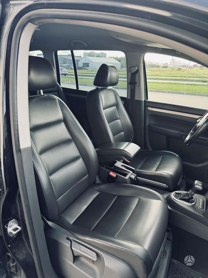 Volkswagen Touran - 10