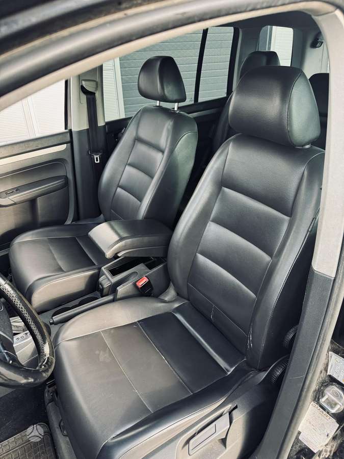 Volkswagen Touran - 12
