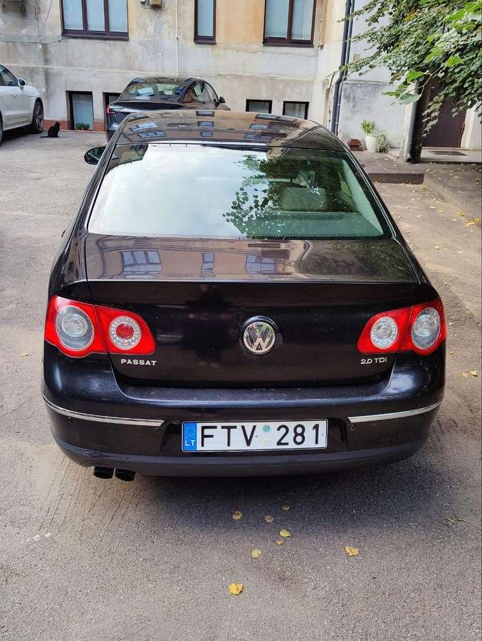 Volkswagen Passat - 4