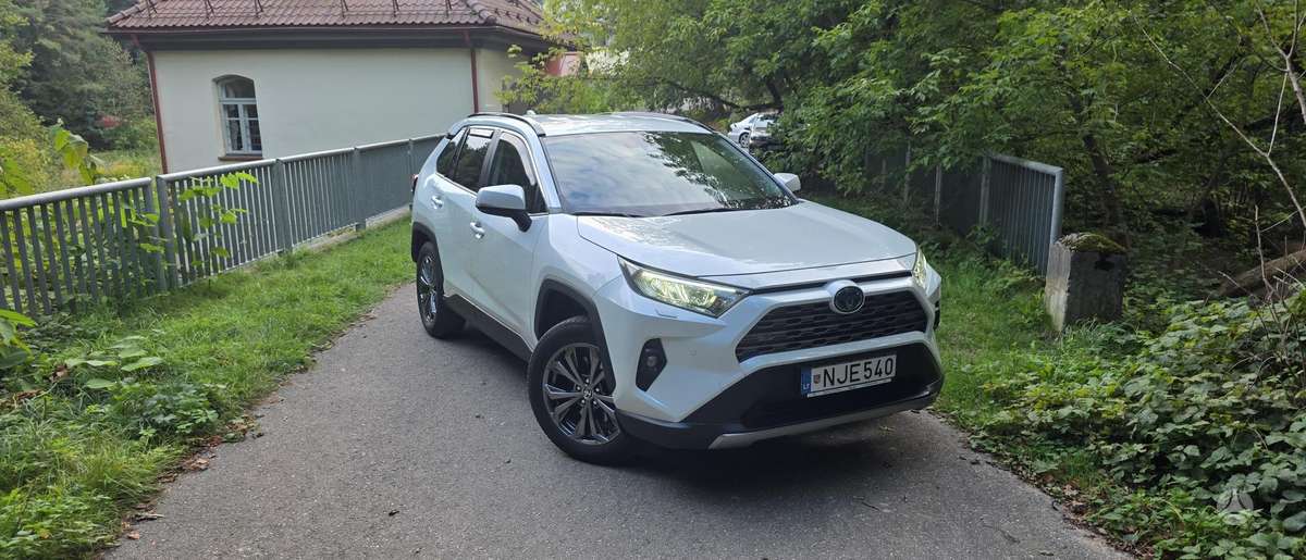 Toyota RAV4 - 1