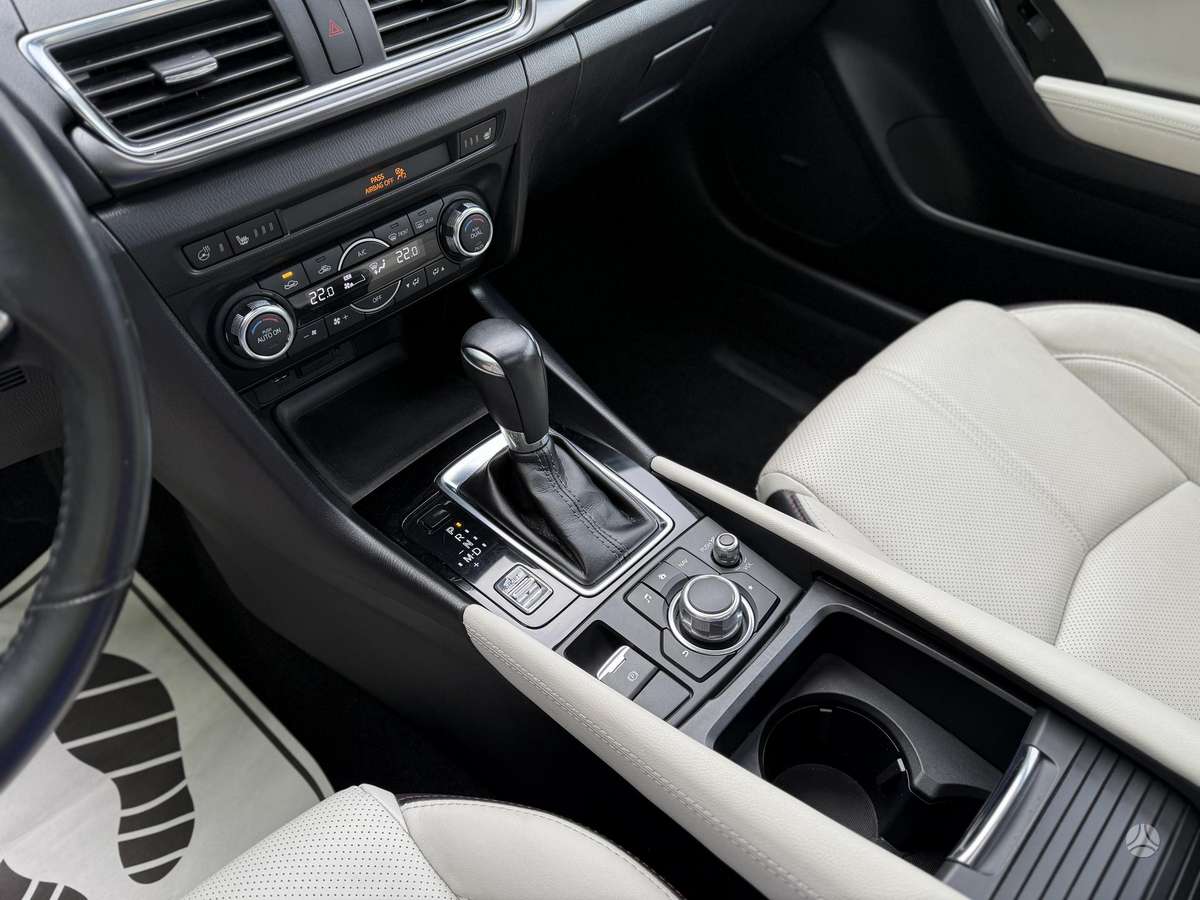 Mazda 3, 2.5 l., Хэтчбек
