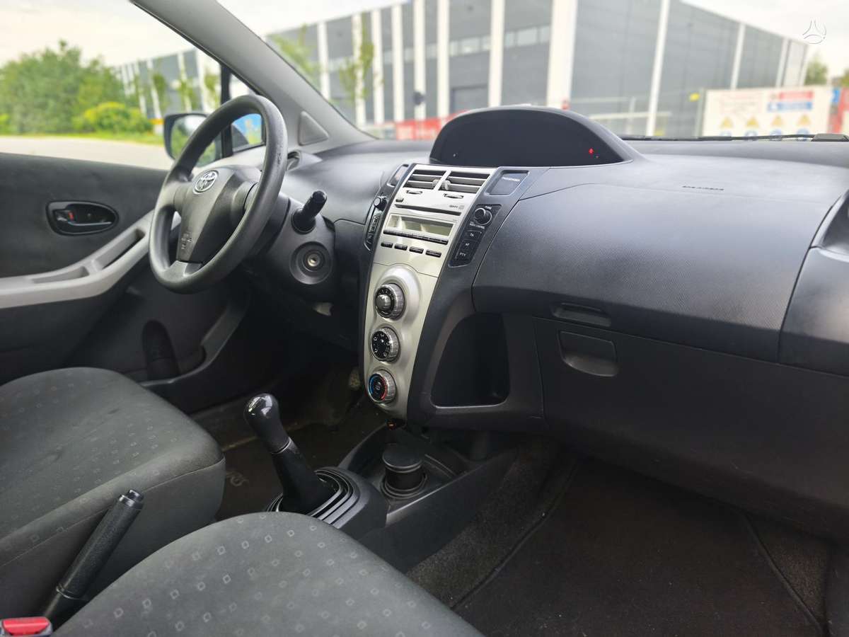 Toyota Yaris - 10
