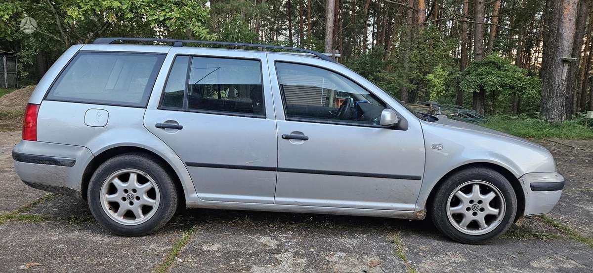 Volkswagen Golf - 4