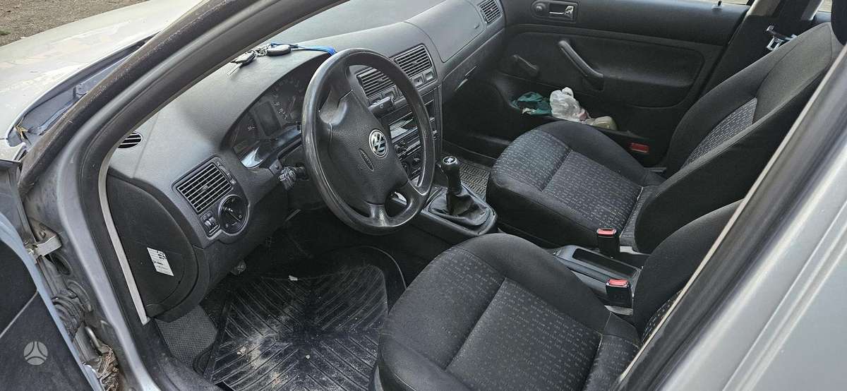 Volkswagen Golf - 10