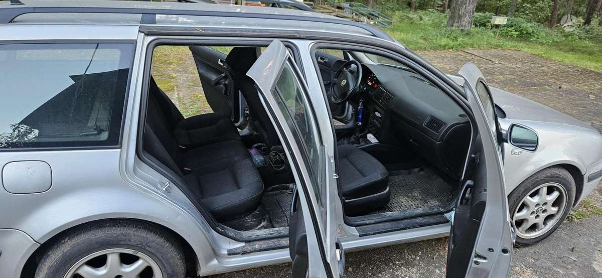 Volkswagen Golf - 11