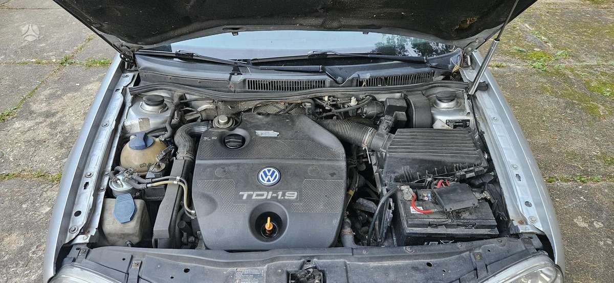Volkswagen Golf - 8