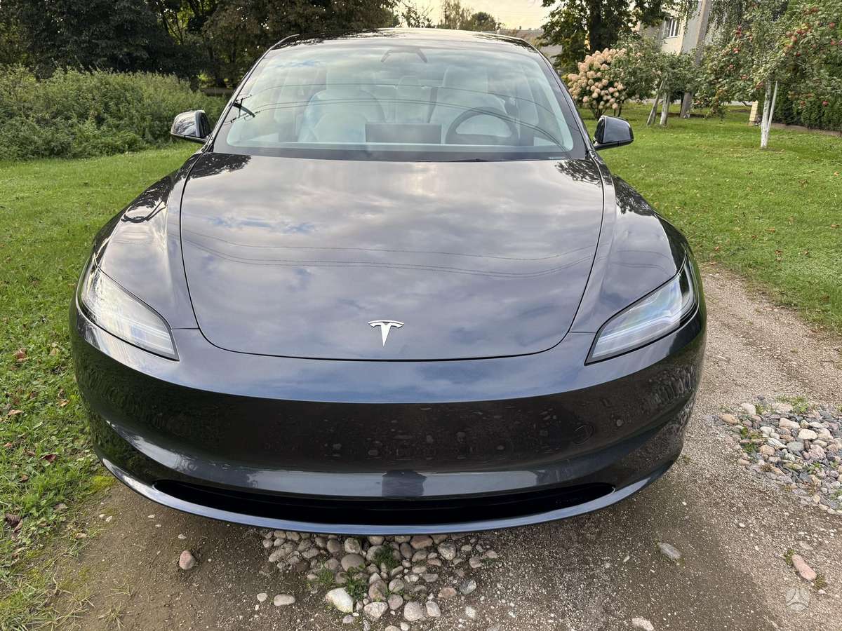 Tesla Model 3 - 1
