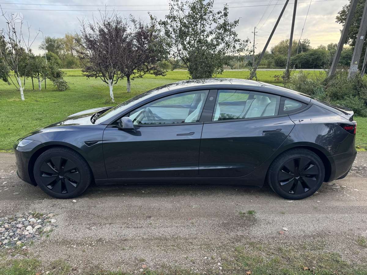 Tesla Model 3 - 5