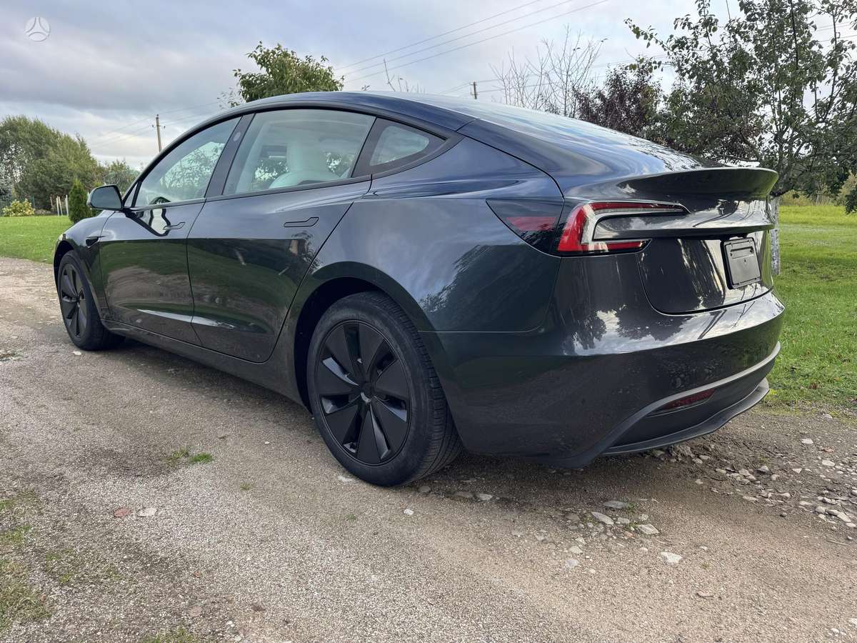 Tesla Model 3 - 6