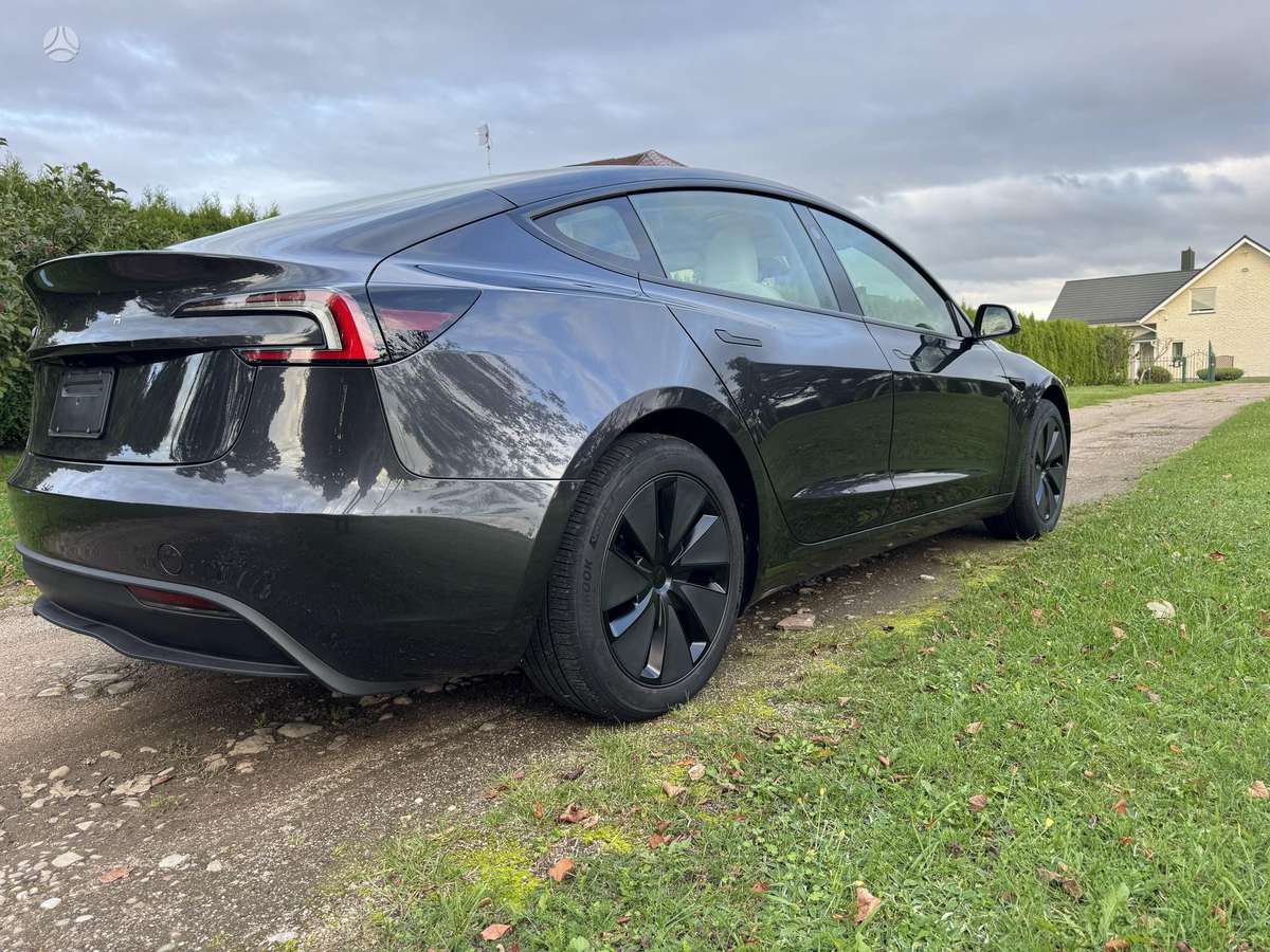 Tesla Model 3 - 10