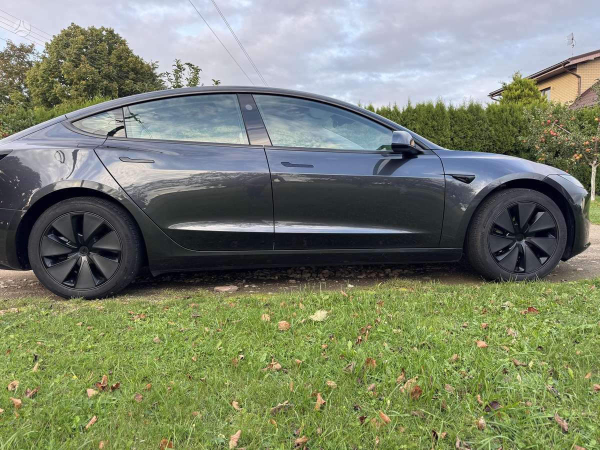 Tesla Model 3 - 12