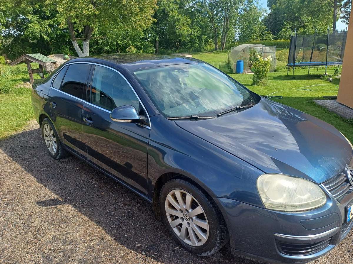 Volkswagen Jetta - 2