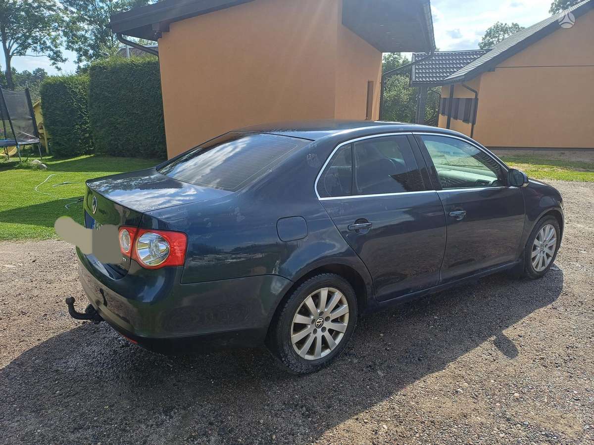 Volkswagen Jetta - 3