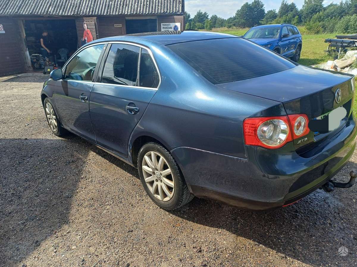 Volkswagen Jetta - 4