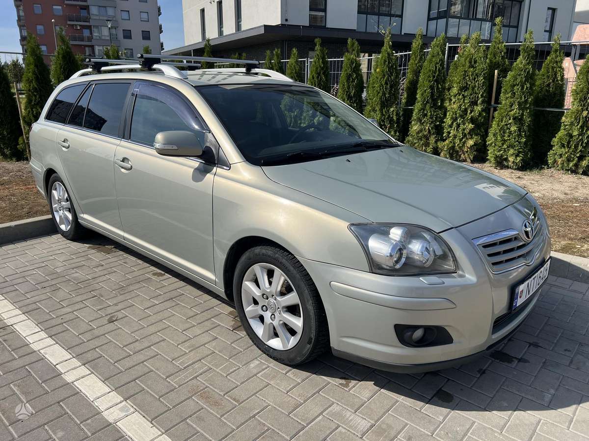 Toyota Avensis - 1