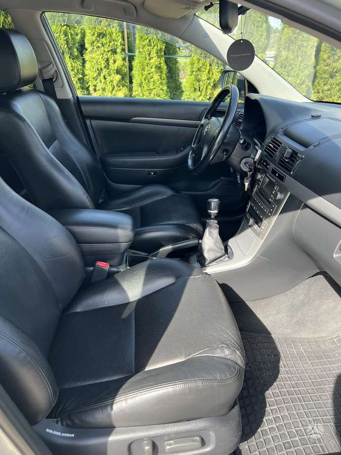 Toyota Avensis - 5