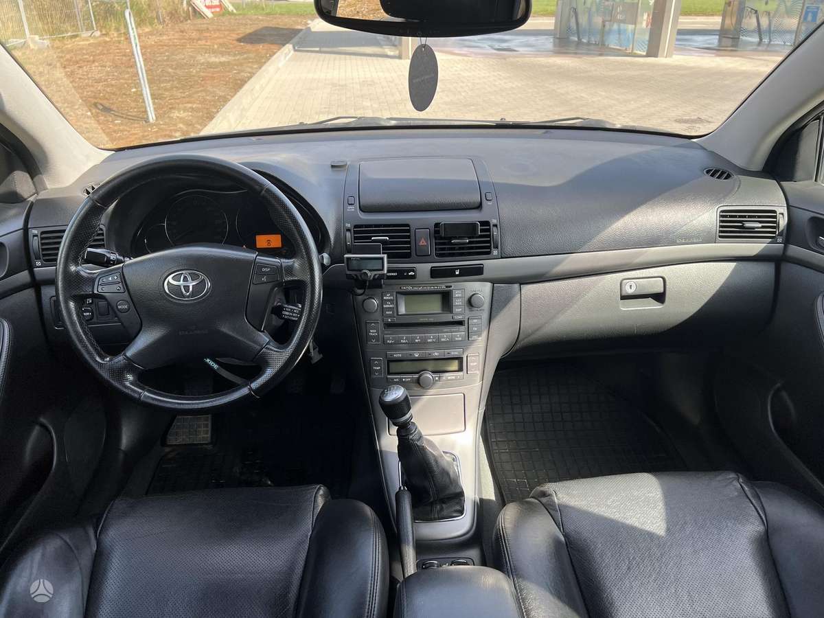 Toyota Avensis - 6