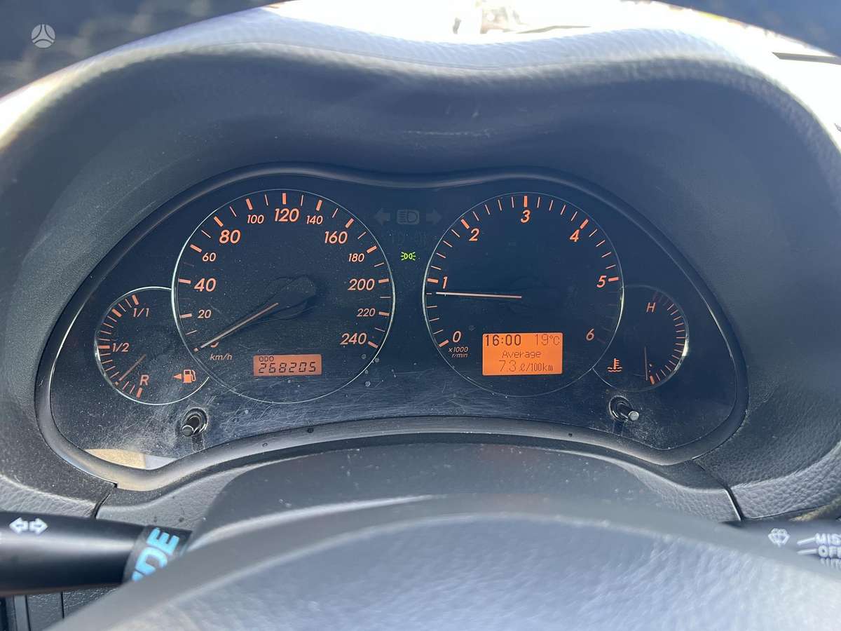 Toyota Avensis - 10