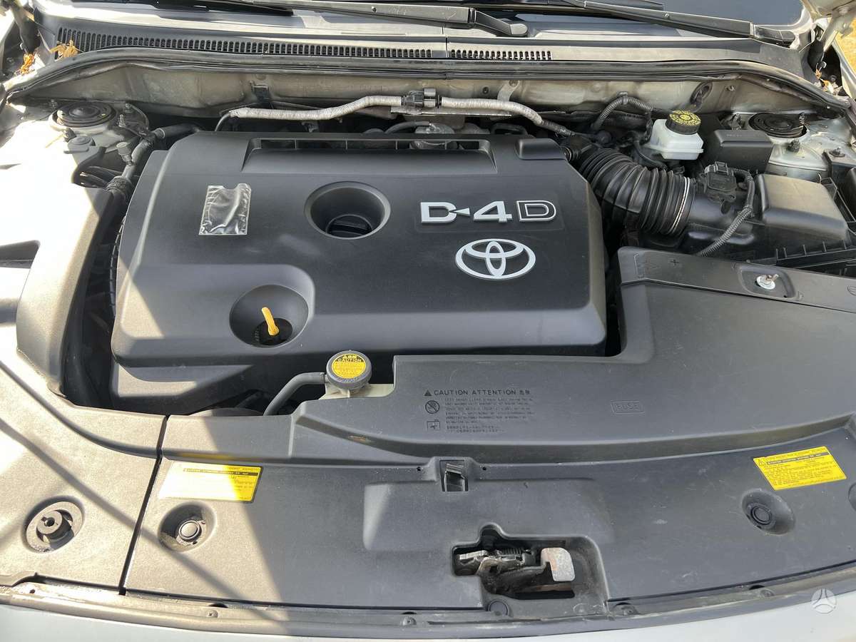 Toyota Avensis - 11