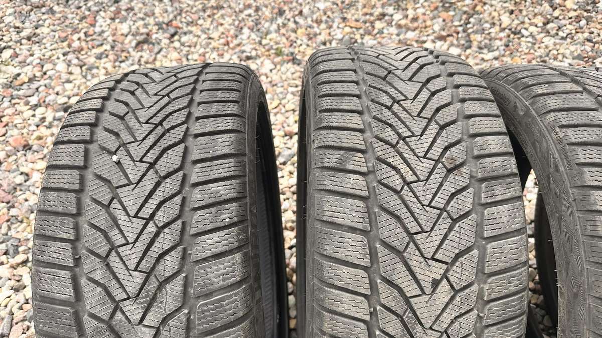Uniroyal Winter expert, winter 245/40 R18