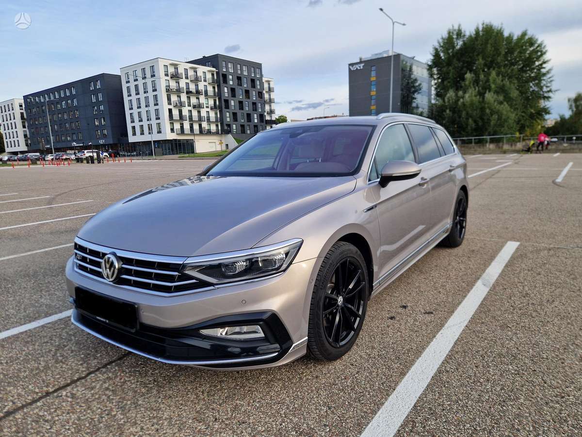 Volkswagen Passat - 1