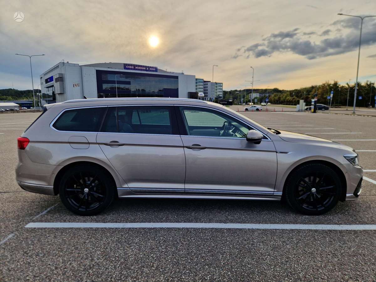 Volkswagen Passat - 4