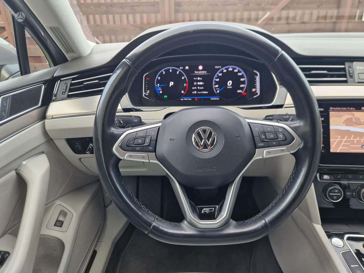 Volkswagen Passat - 12