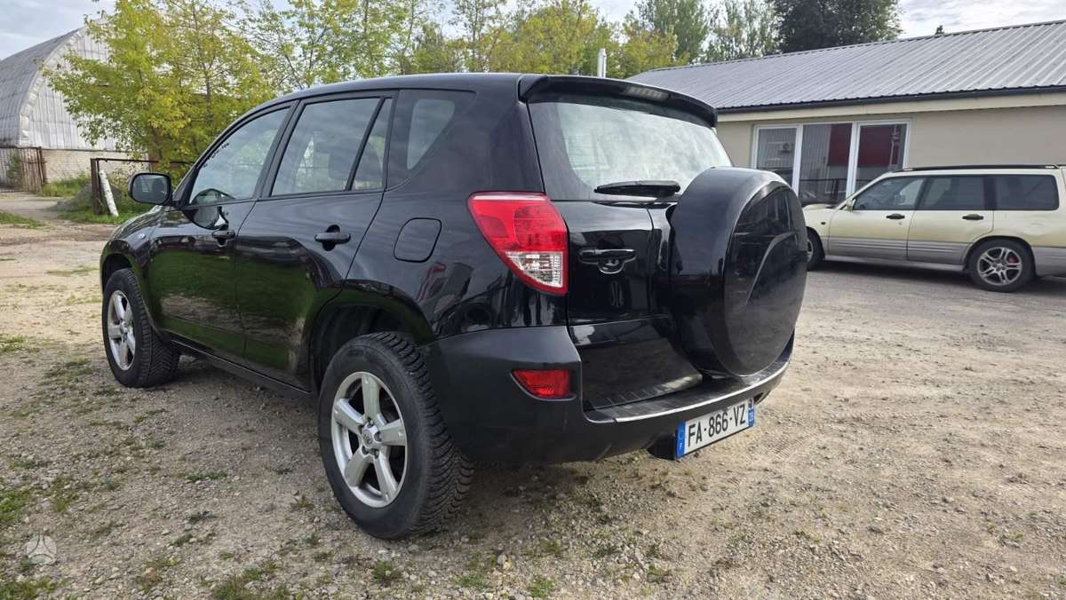 Toyota RAV4 - 6