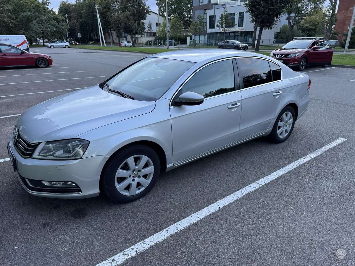 Volkswagen Passat - 1