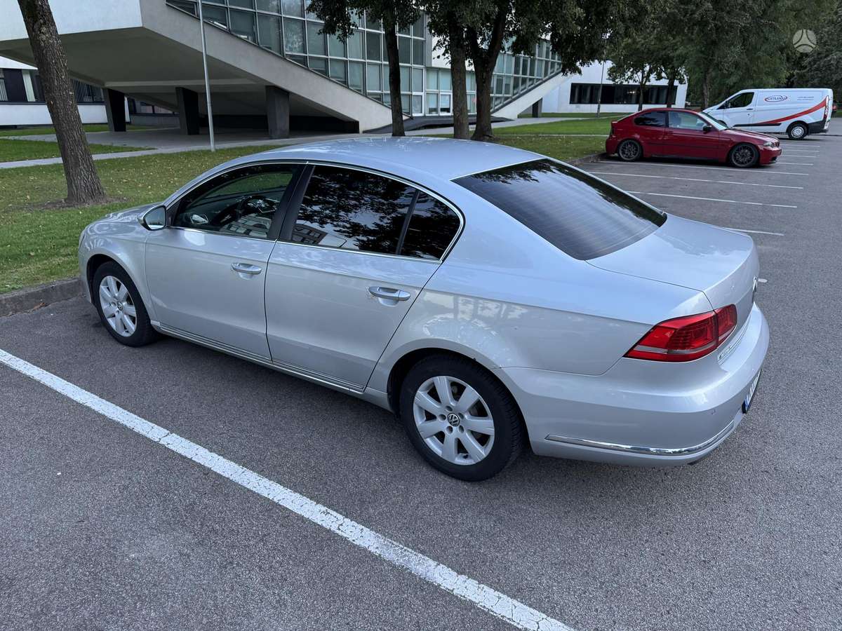 Volkswagen Passat - 4