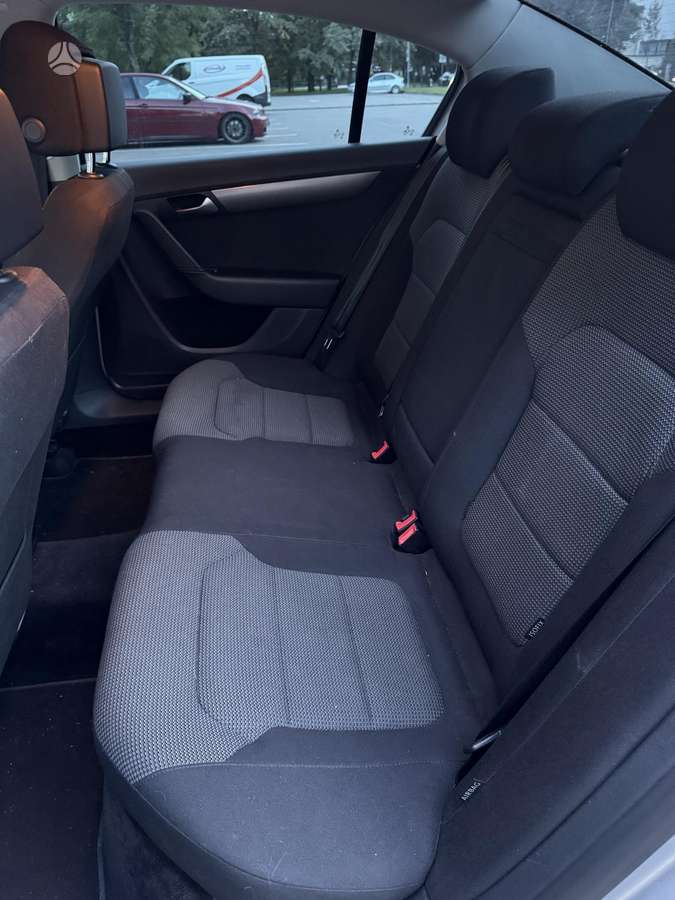 Volkswagen Passat - 11