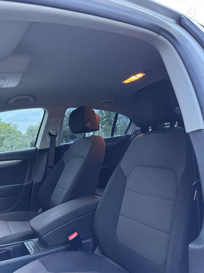 Volkswagen Passat - 12