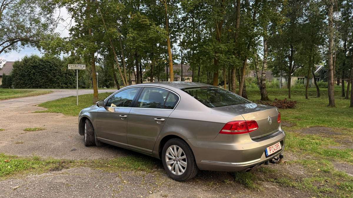 Volkswagen Passat - 4