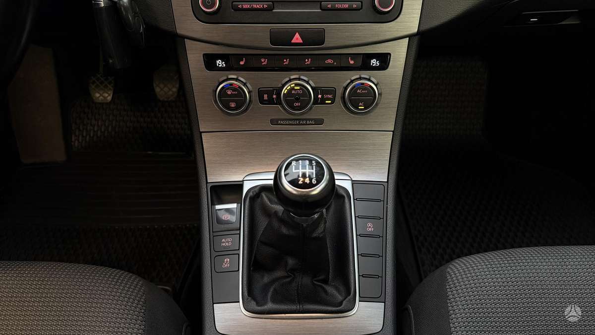 Volkswagen Passat - 8