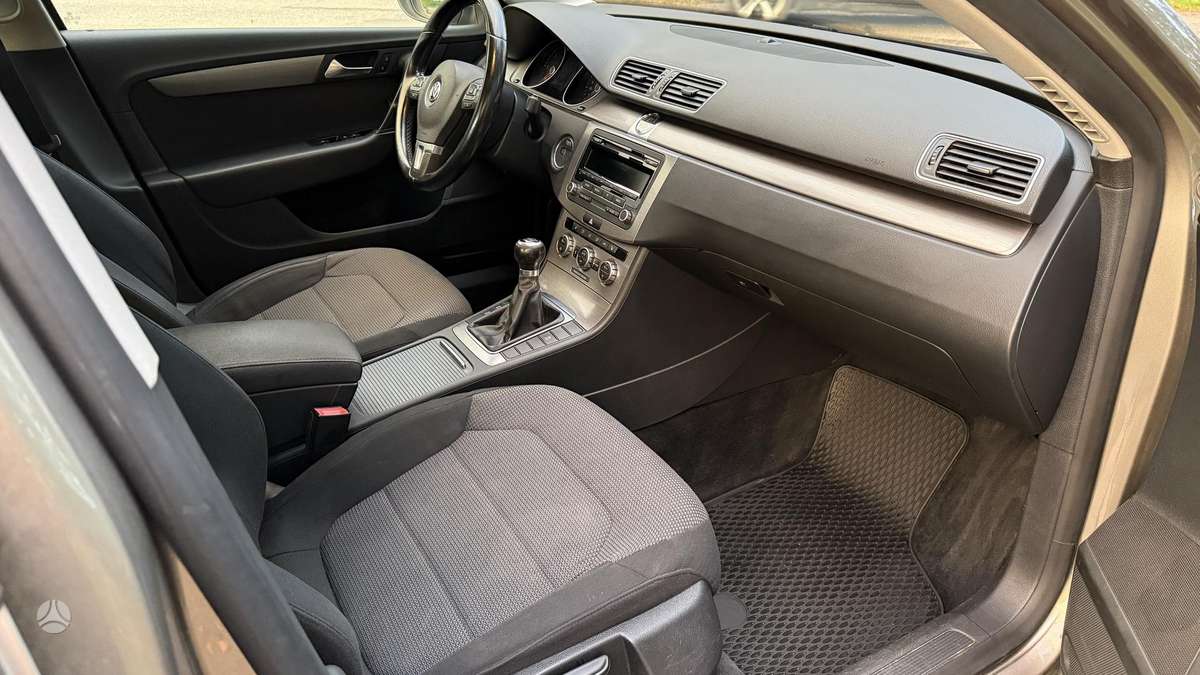 Volkswagen Passat - 9