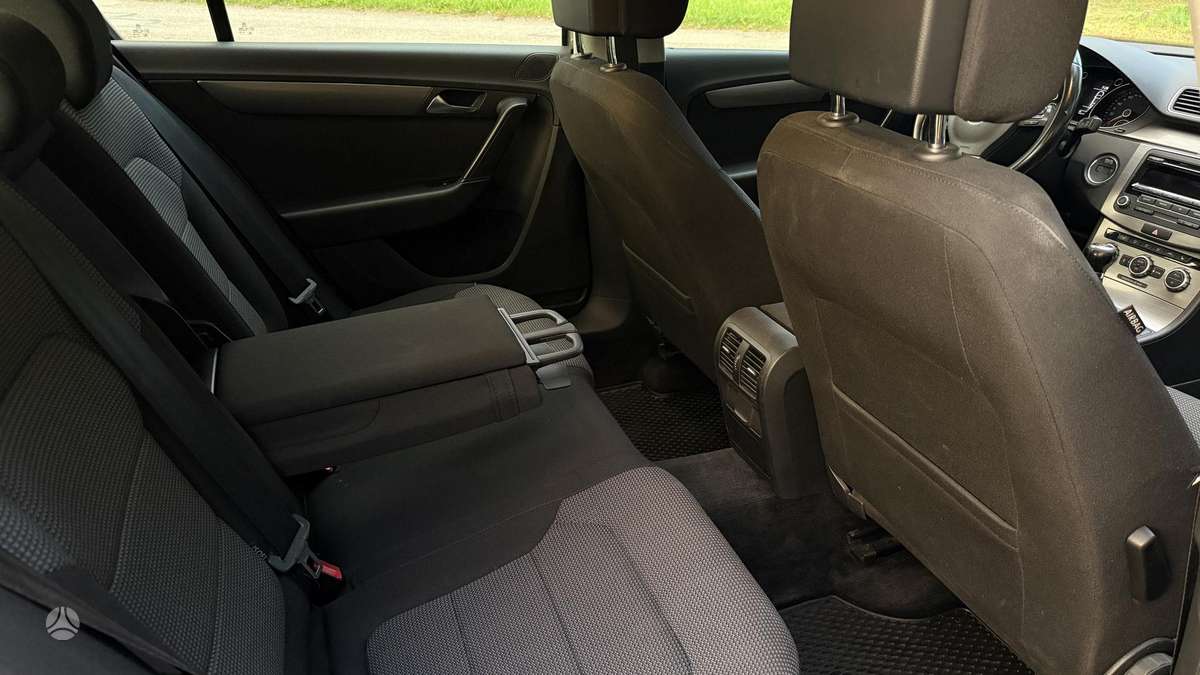 Volkswagen Passat - 11