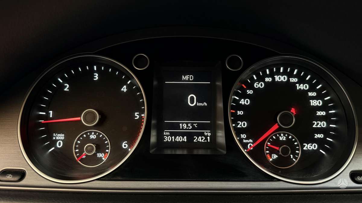 Volkswagen Passat - 12