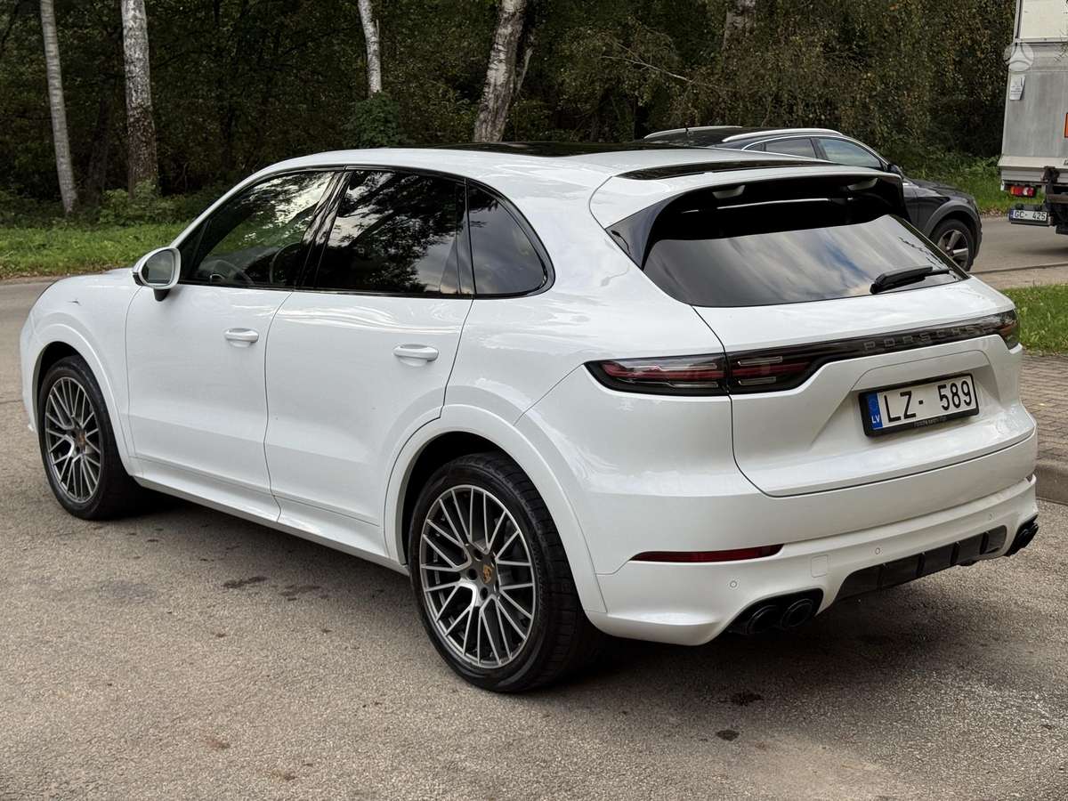 Porsche Cayenne - 6
