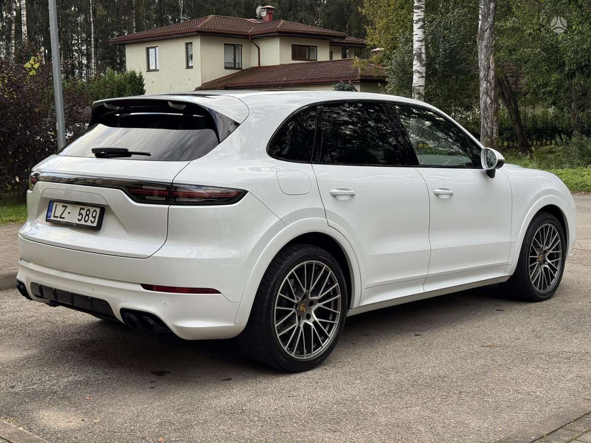 Porsche Cayenne - 4