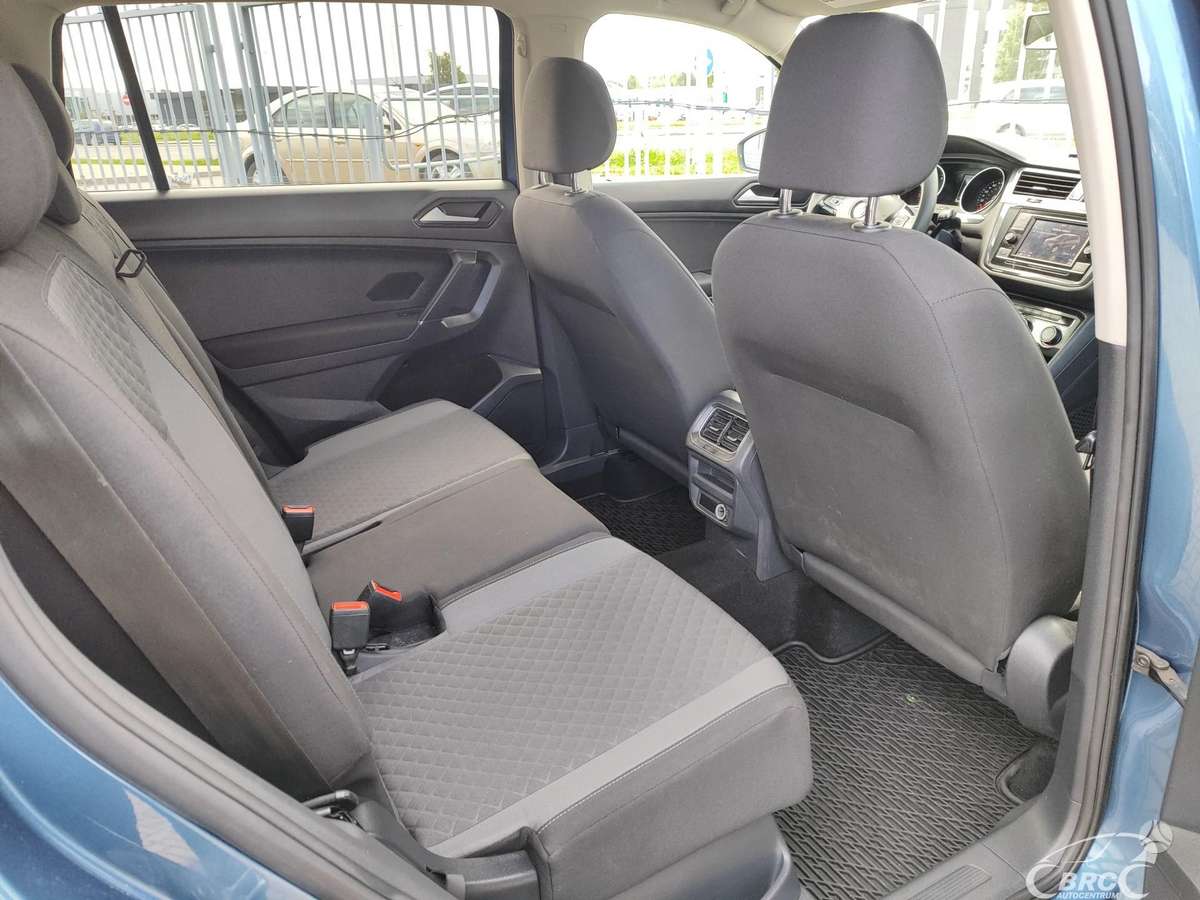 Volkswagen Tiguan - 11